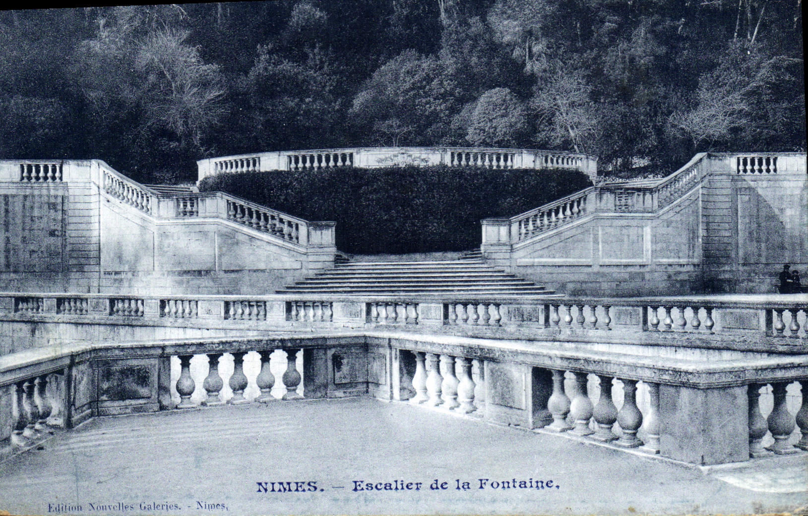CPA Nimes Escalier de la Fontaine 