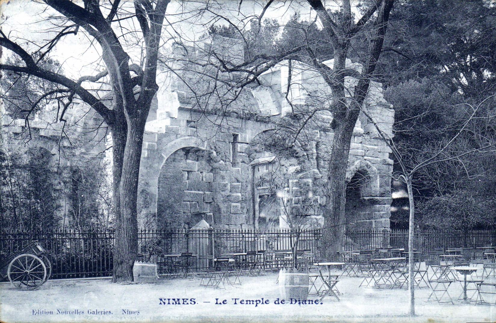 CPA Nimes le Temple de Diane 