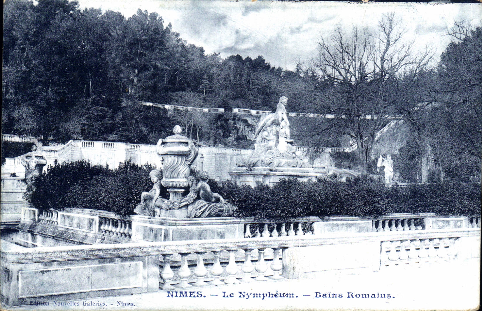 CPA Nimes le Nympheum Bains Romains 