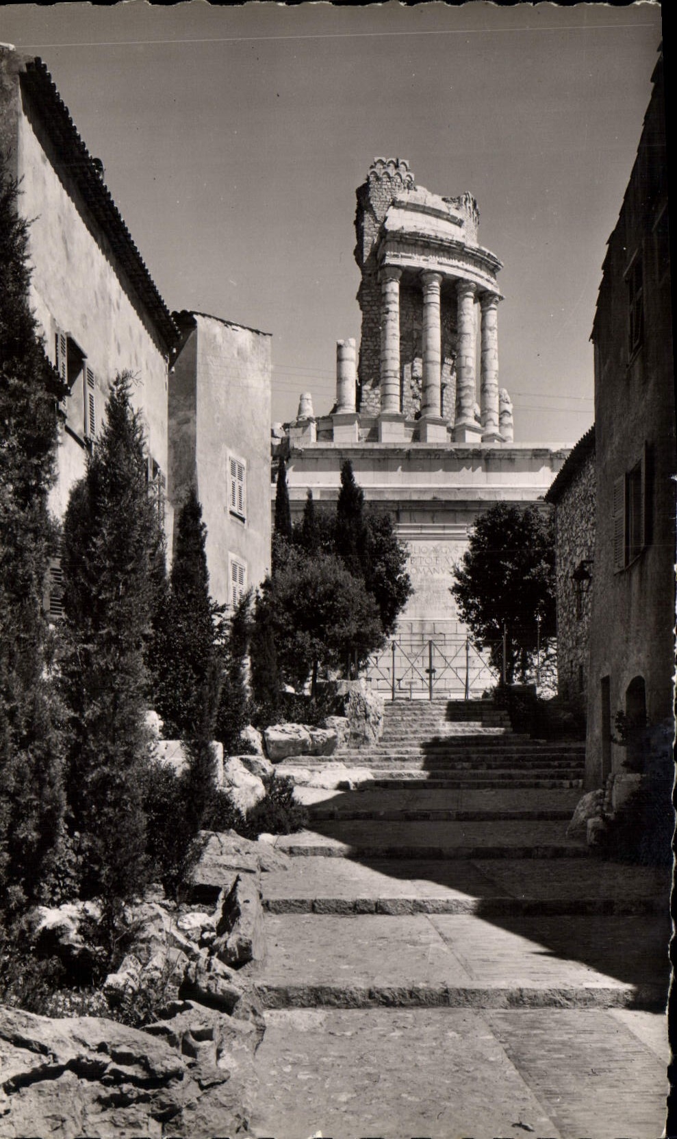 CPA La Turbie la Voie Romaine et le Trophee des Alpes 5 av JC