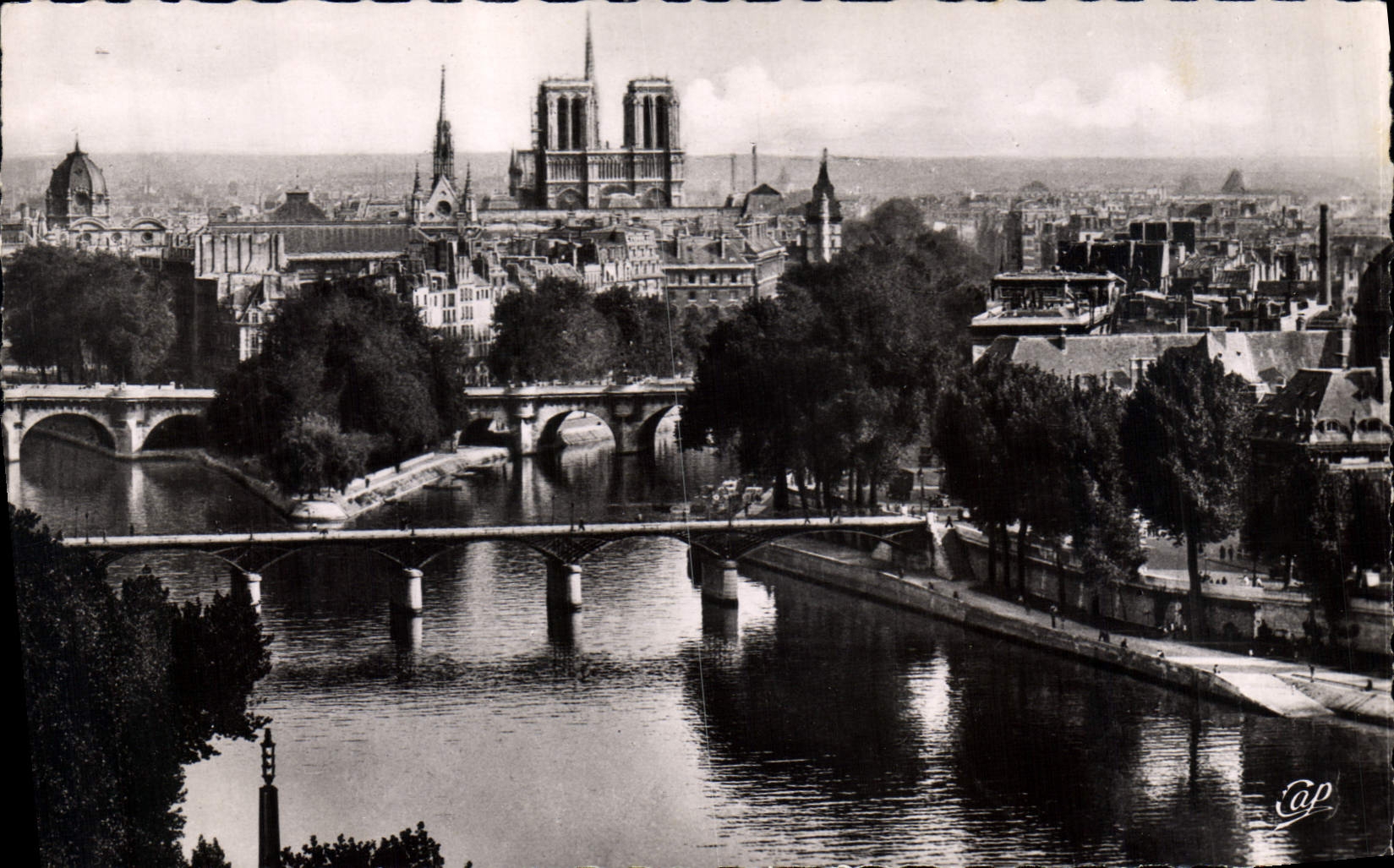 CPA Paris vue generale de la Cite 