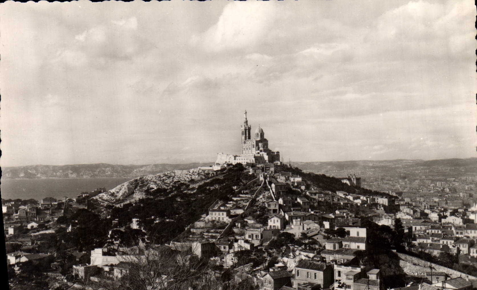 CPA Marseille Basilique Notre Dame de la Garde 