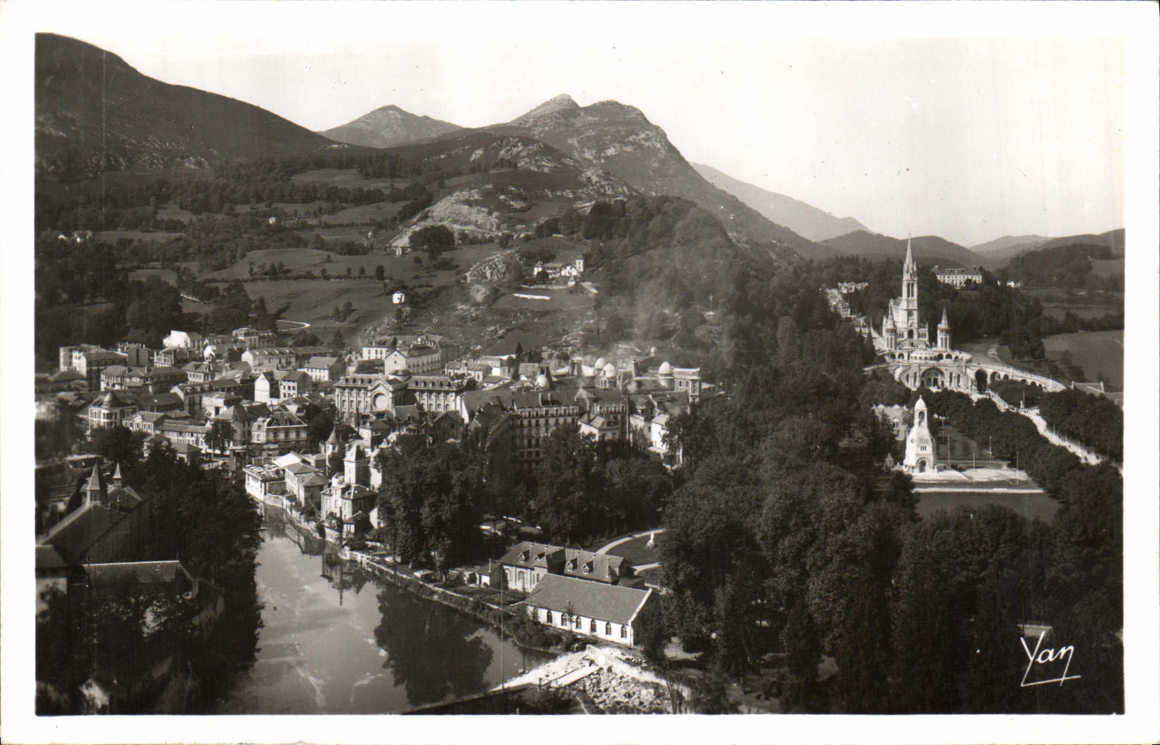 CPA Lourdes vue prise du chateau Fort 