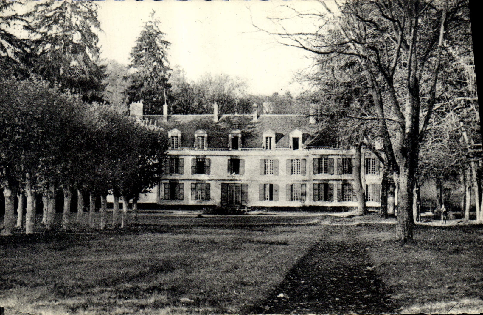 CPA Foret de Fontainebleau Chateau du Prieure vu du Parc 
