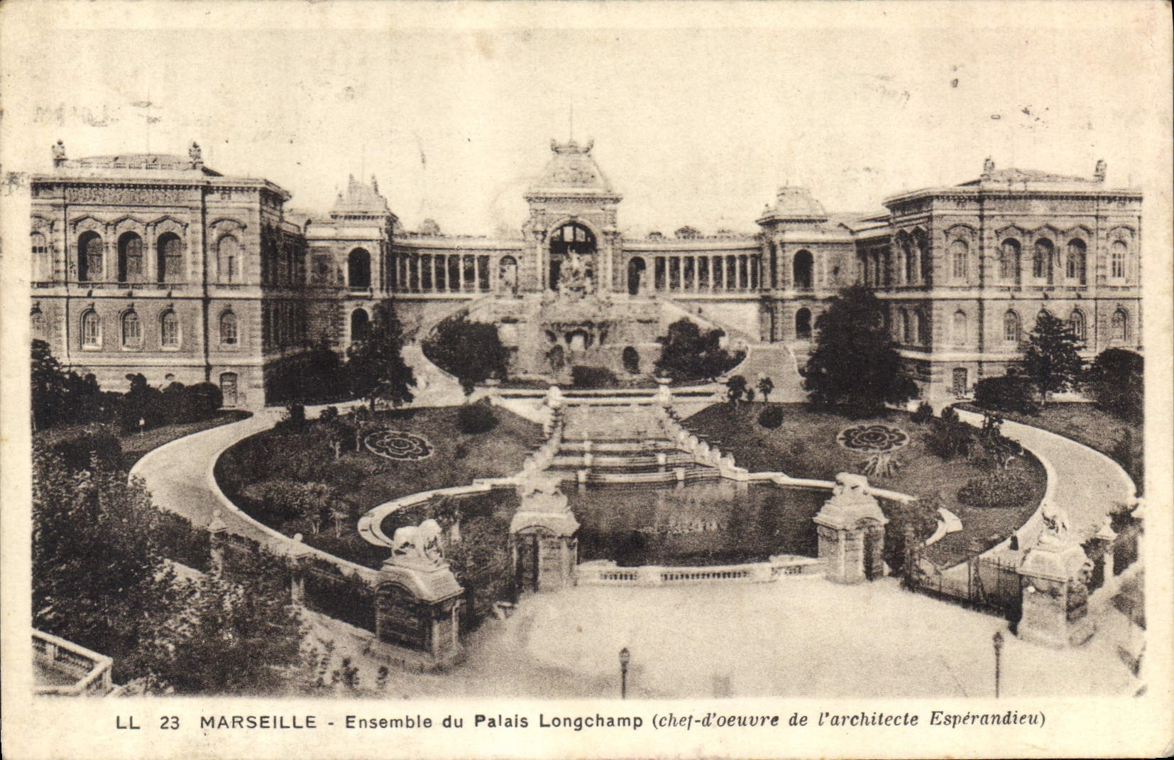 CPA Marseille Ensemble du Palais Longchamp Chef d'Oeuvre de l'architecte Esperandieu 