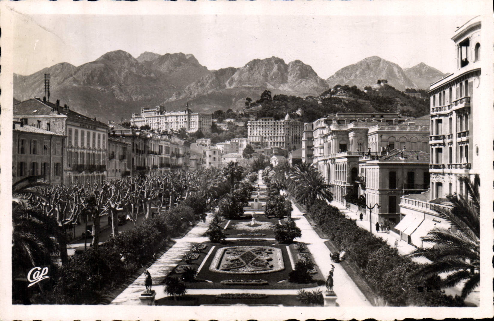 CPA Menton Le Jardin Public et les Hotels