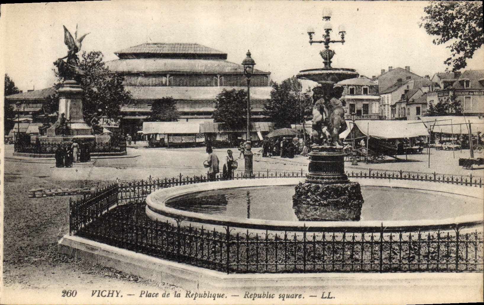 CPA Vichy Place de la Republiqie Republic square 