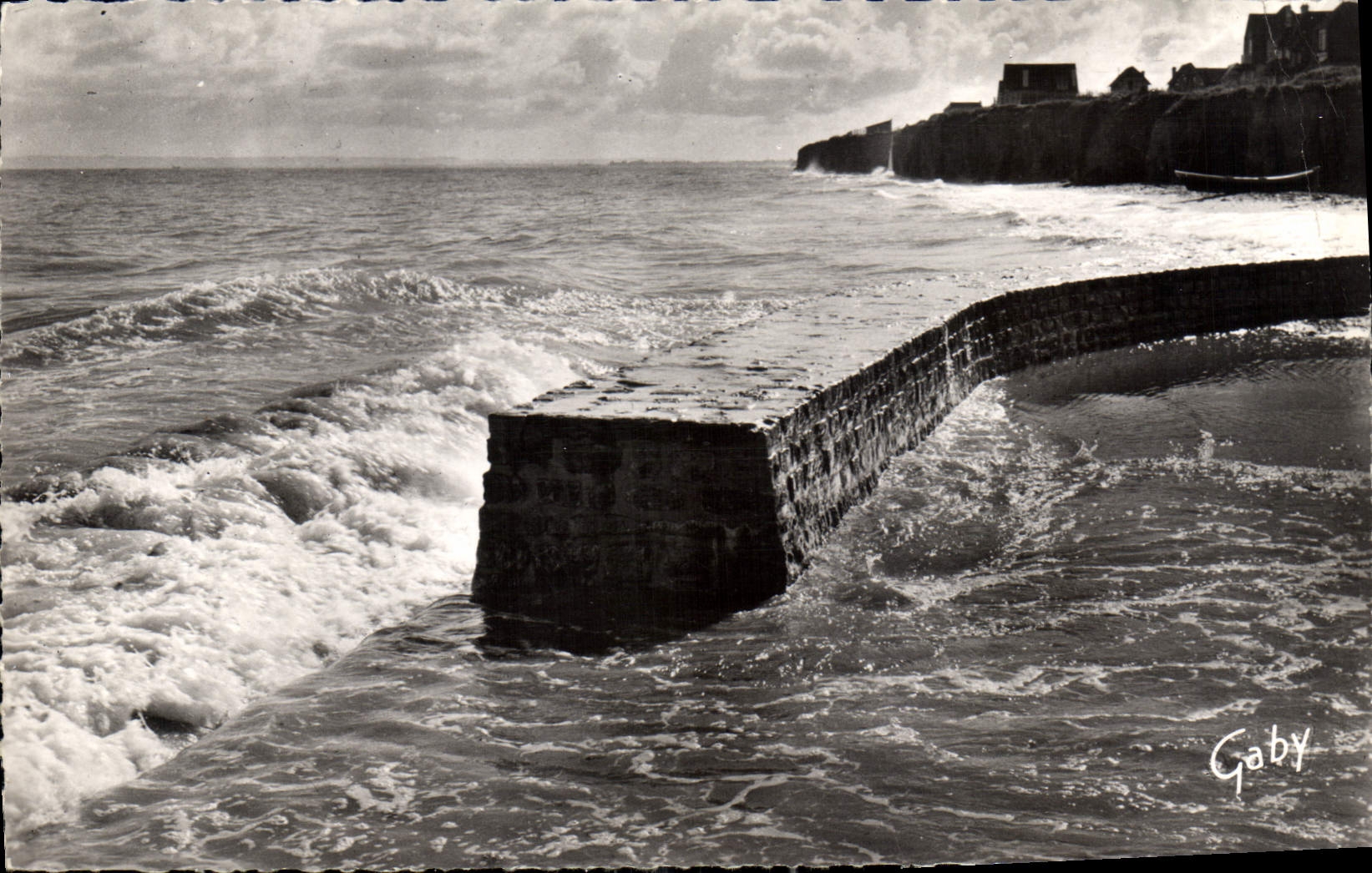 CPA Luc sur Mer Calvados Les Falaises Effetude Vagues