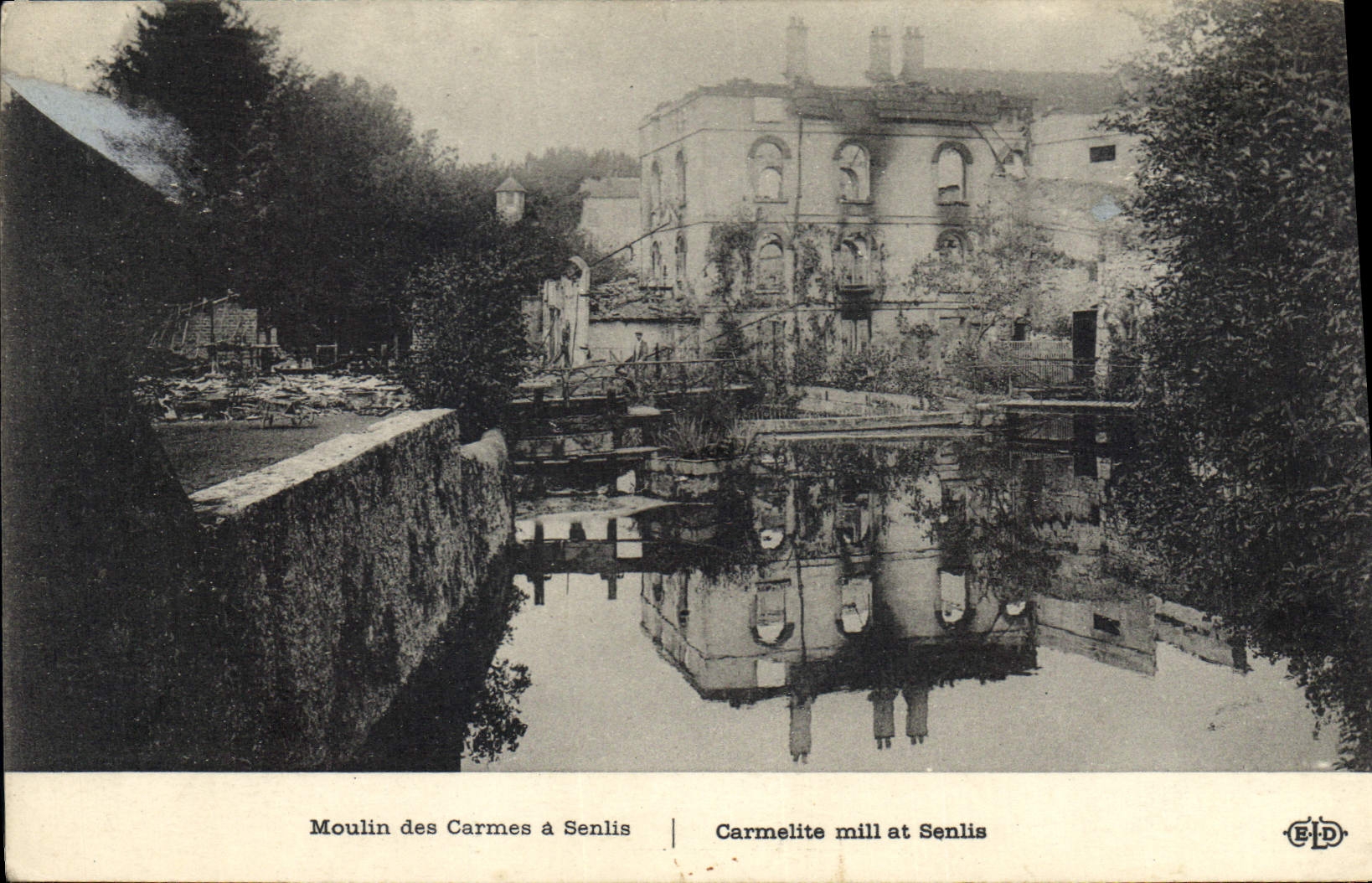 CPA Moulin des Carmes a Senlis Carmelite mill et Senlia