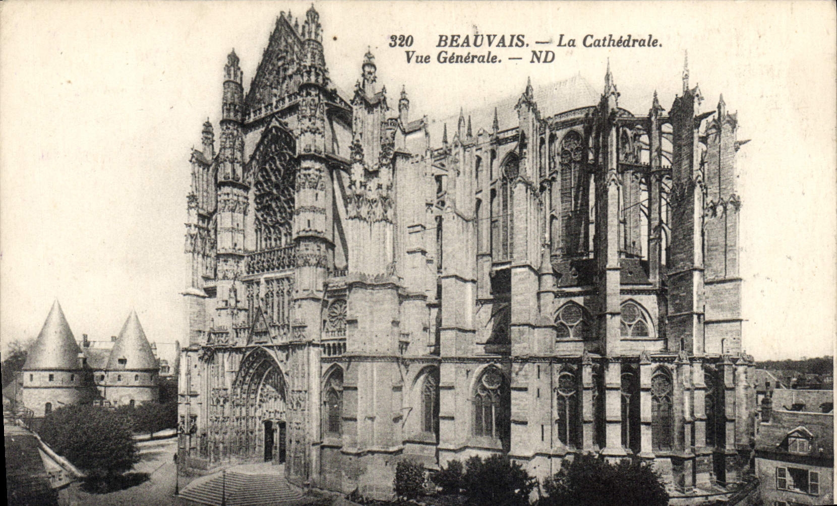 CPA Beauvais La Cathedrale Vue generale 