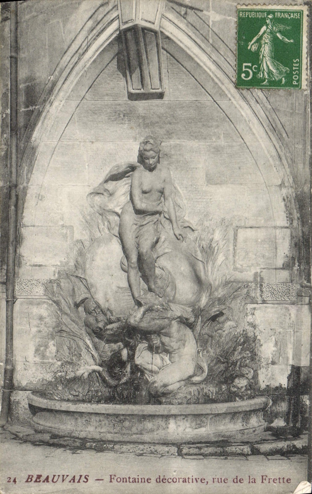 CPA Beauvais Fontaine decorative rue de la Frette