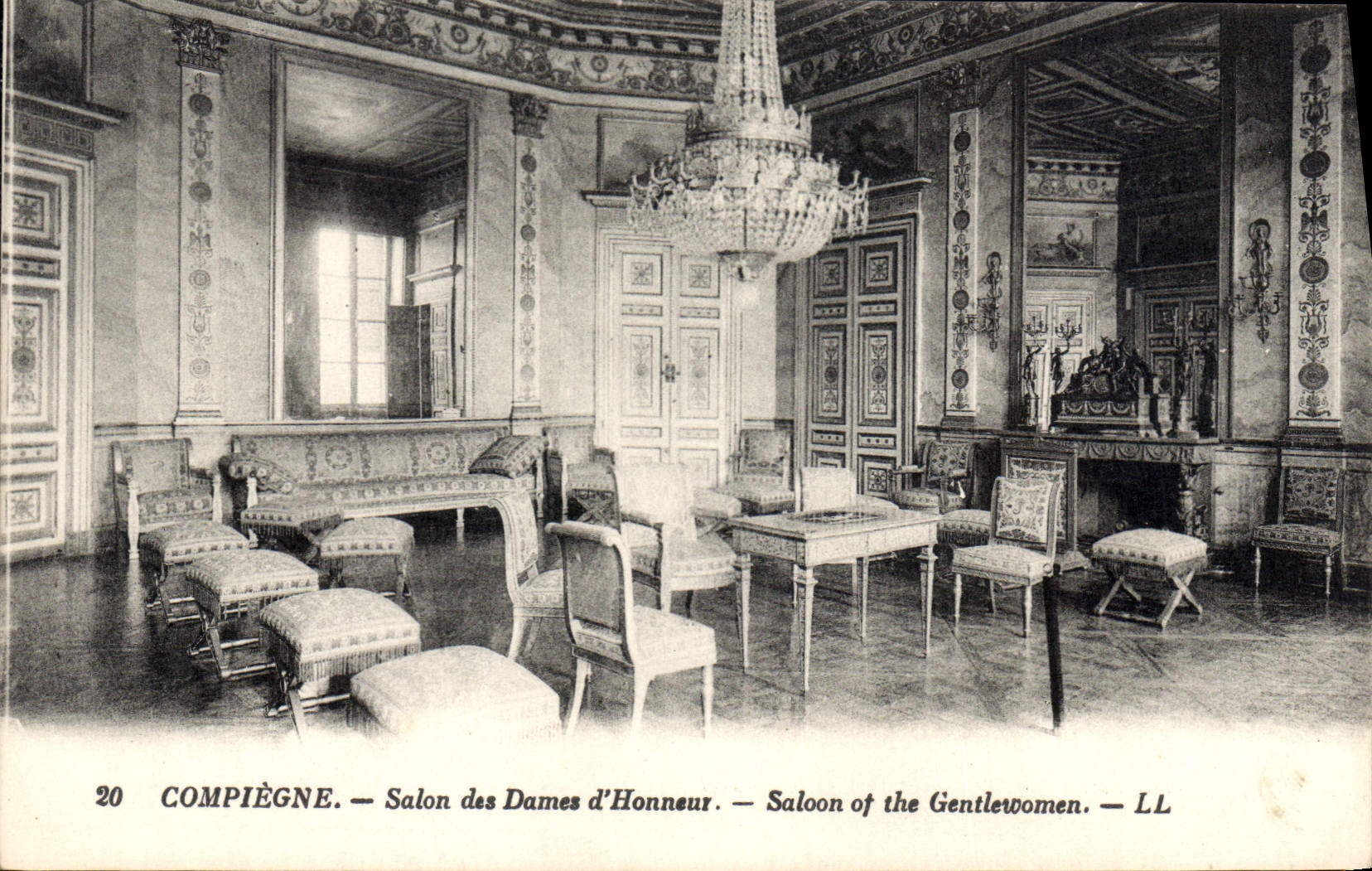 CPA Compiegne Salon des Dames d'Honneur