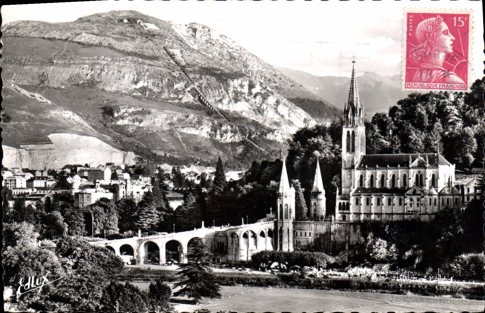 CPA Lourdes La Basilique et le Pic du Jer 