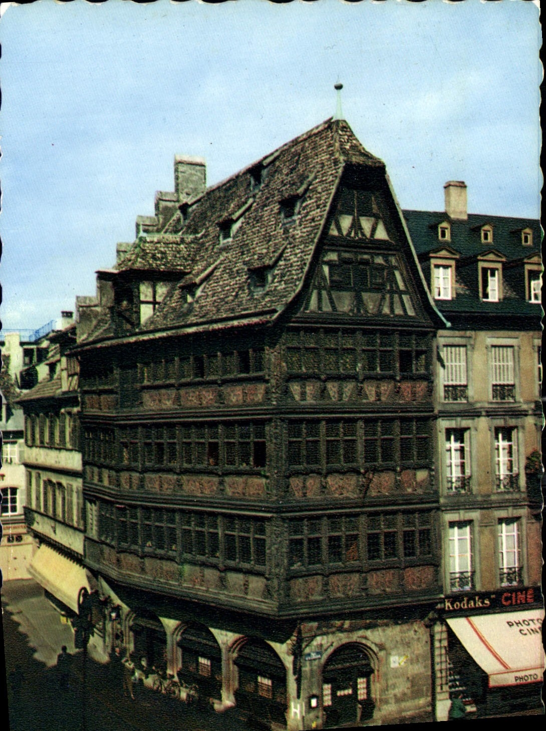 CPA l'Alsage pittoresque Strasbourg Bas Rhin Maison Kammerzell Rez de Chaussee Etages a Pans de bois