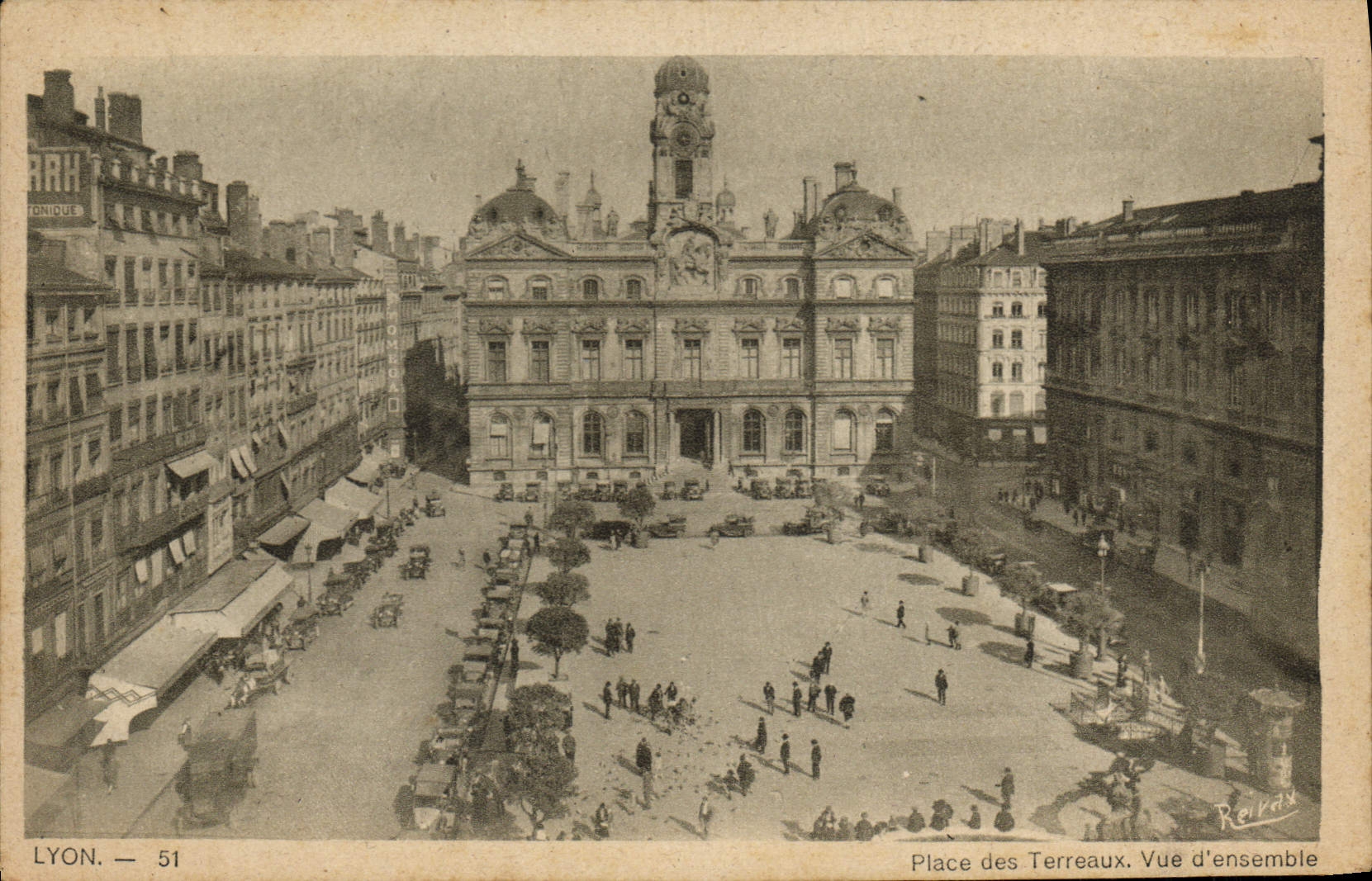 CPA Lyon Place des Terreaux Vue d'ensemble 