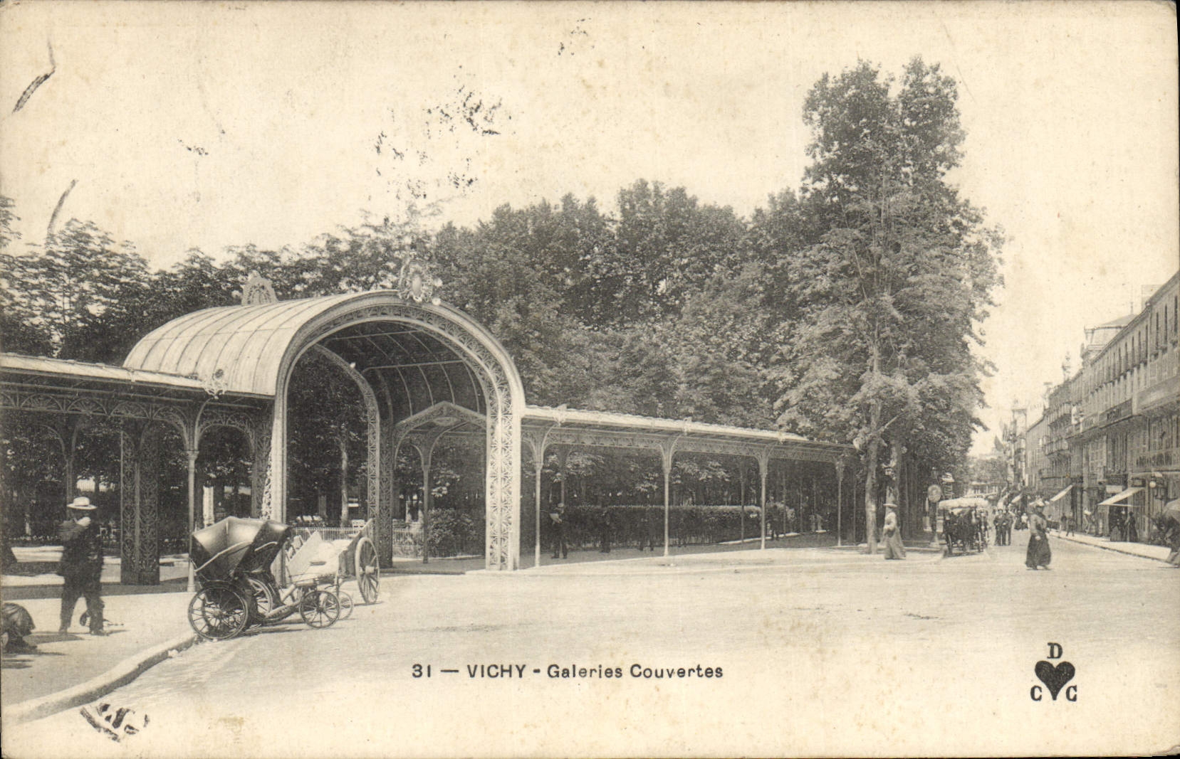 CPA Vichy Galeries Courvertes 
