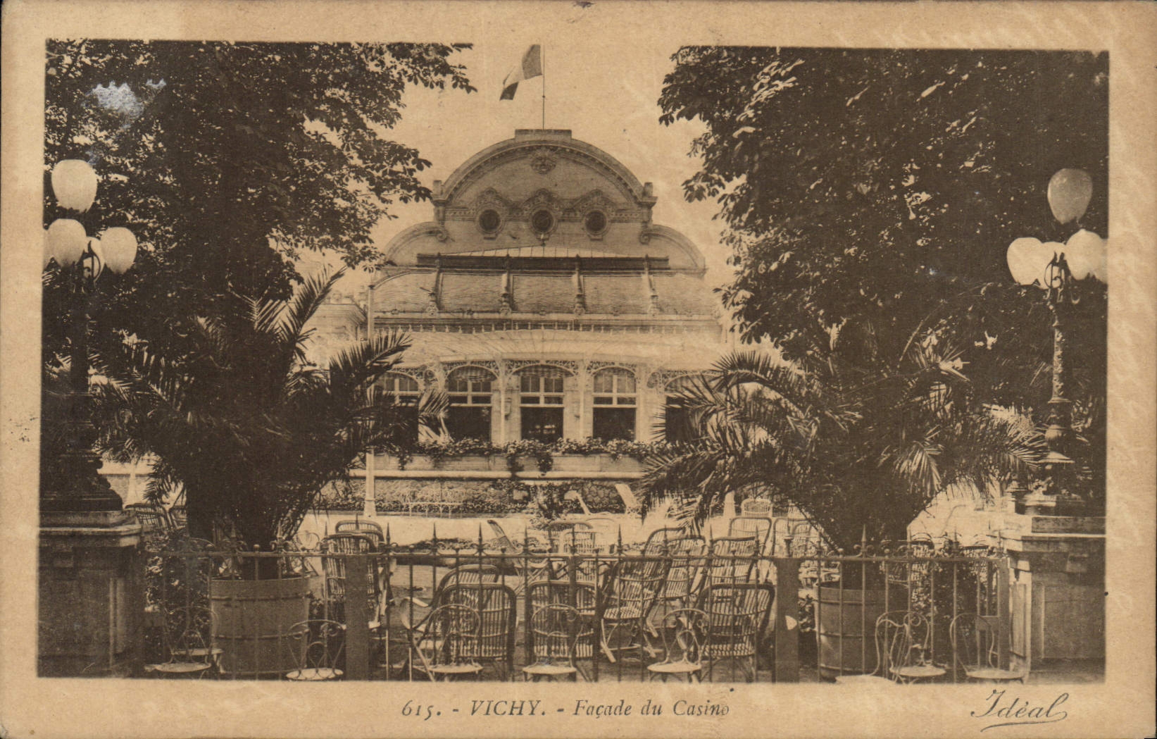 CPA Vichy Facade du Casino 