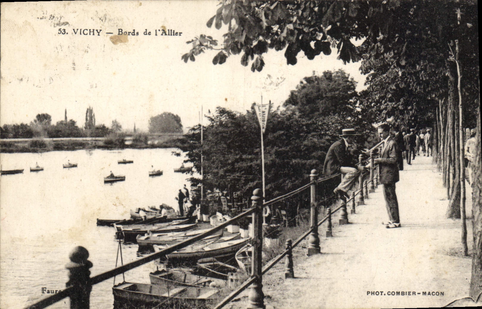 CPA Vichy Bords de l'Allier 
