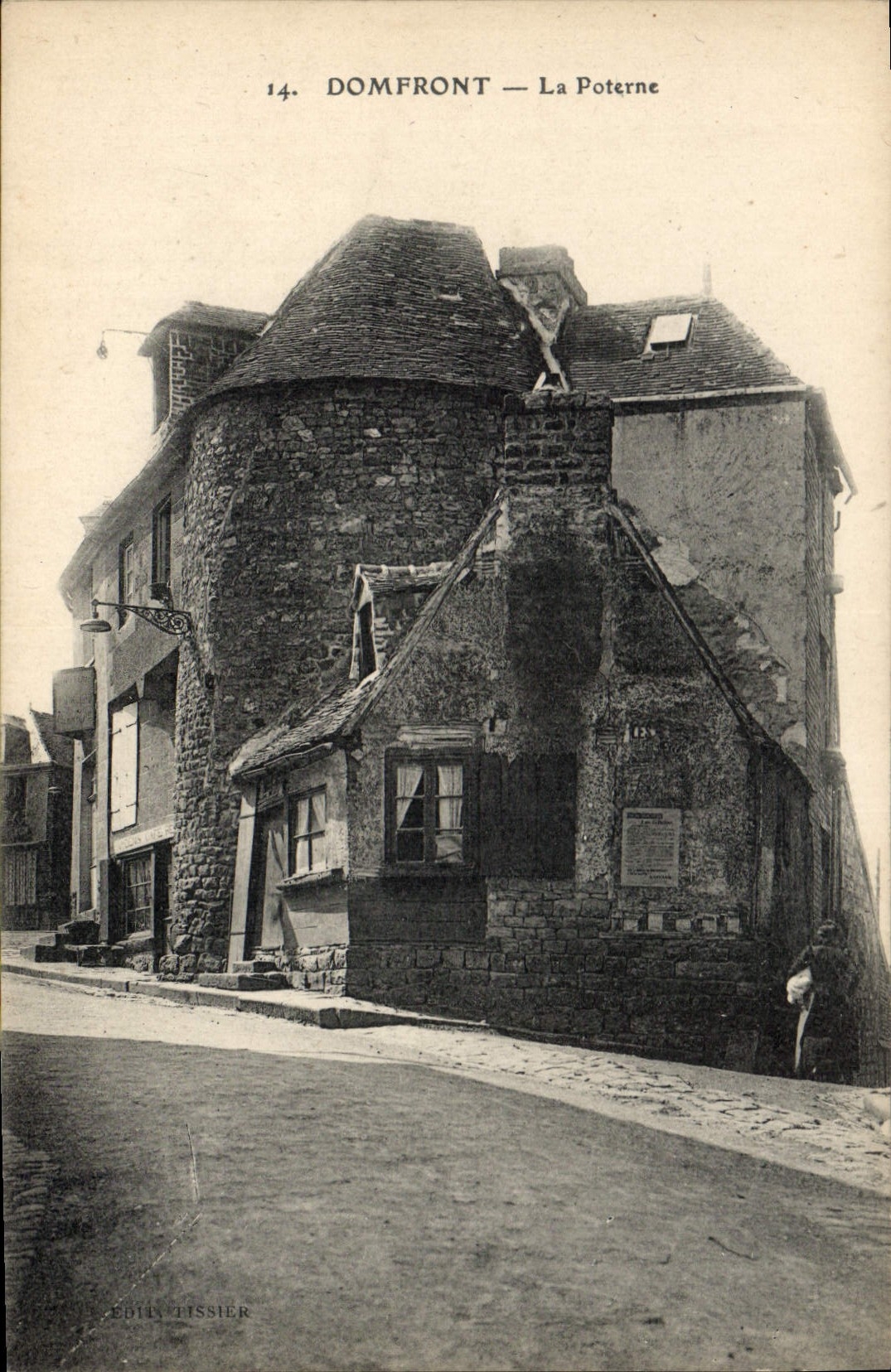 CPA Domfront La Poterne 