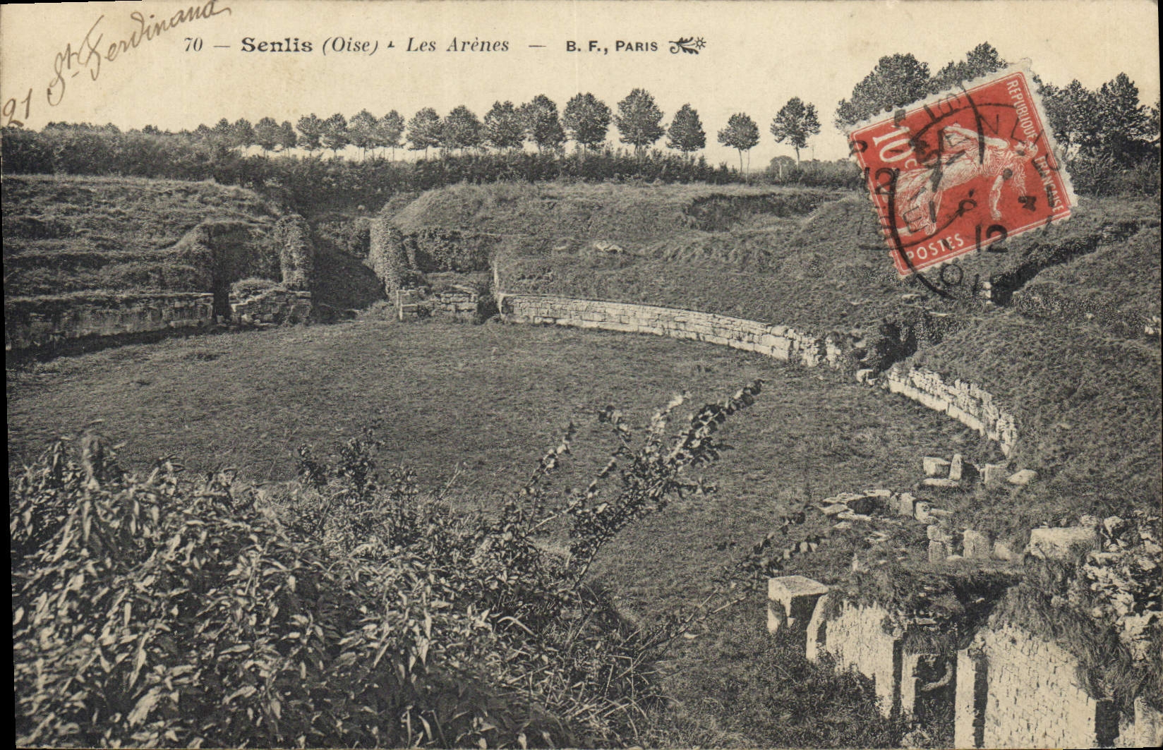 CPA Senlis Oise Les Arenes 