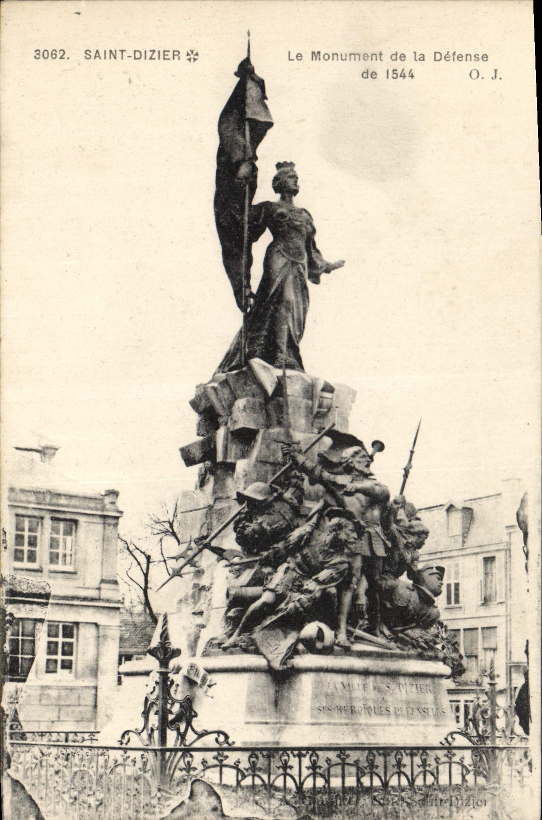 CPA Saint Dizier Le Monument de la Defense