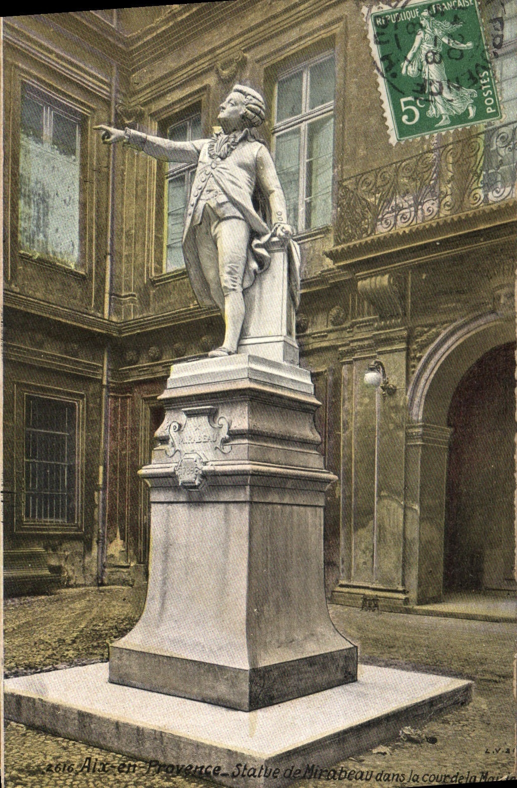 CPA Aix en Provence Statue de Mirabeau dans la courdela 
