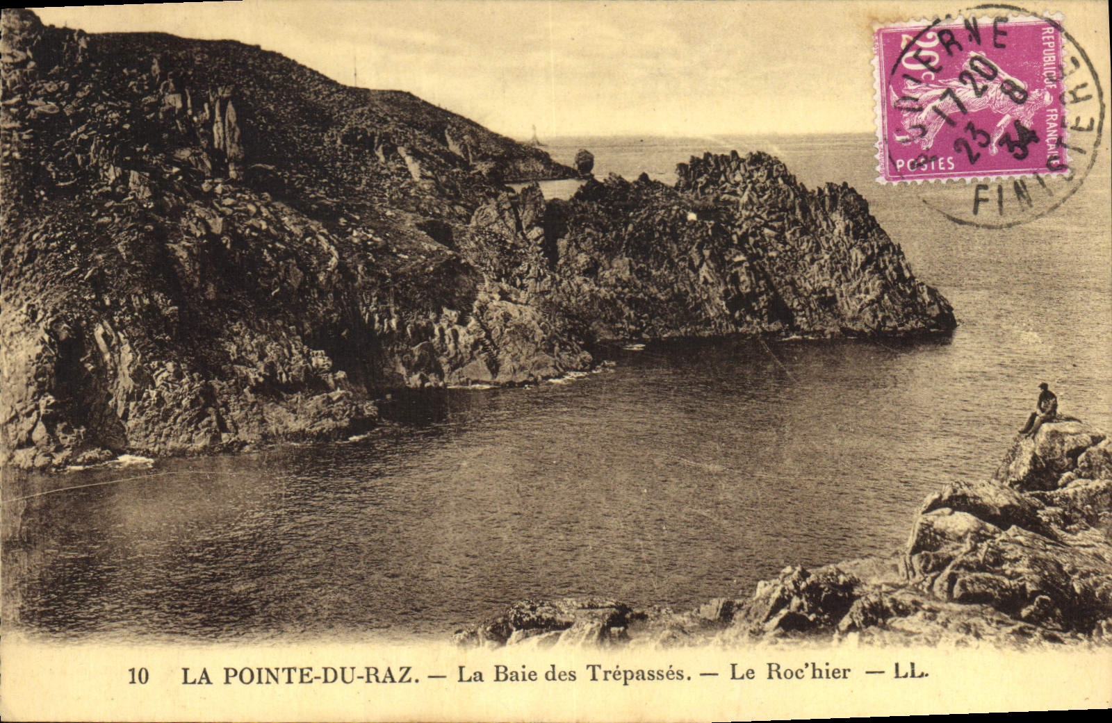 CPA La Pointe du Raz La Baic des Trepasses Le Rochier