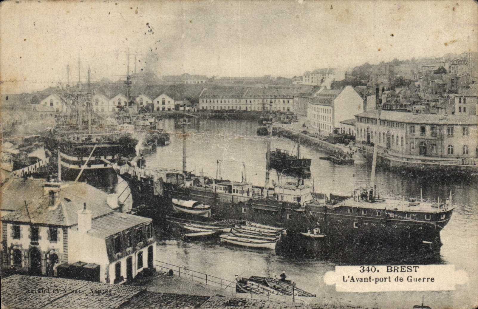 CPA Brest L'Avant port de Guerre Bateau