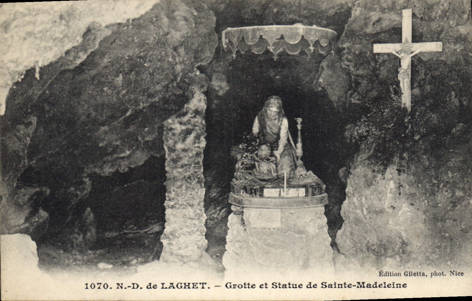 CPA N d de Laghet Grotte et Statue de Sainte Madeleine