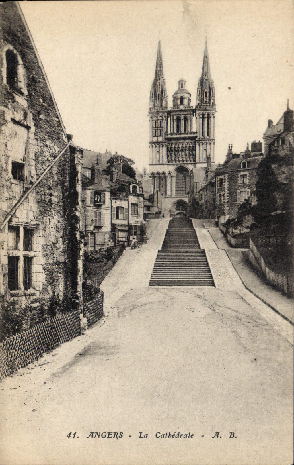 CPA Angers La Cathedrale 