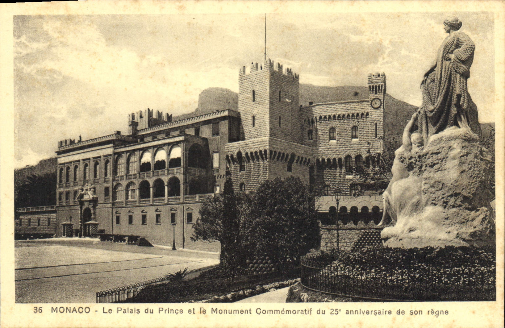 CPA Monaco Le Palais du prince et le Monument Commemoratil 