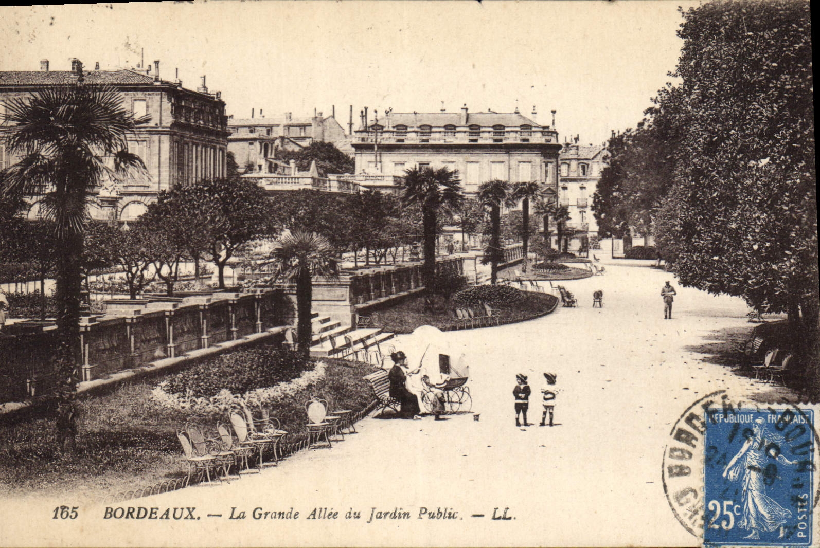 CPA Bordeaux Le Grande Allee du Jardin Public 