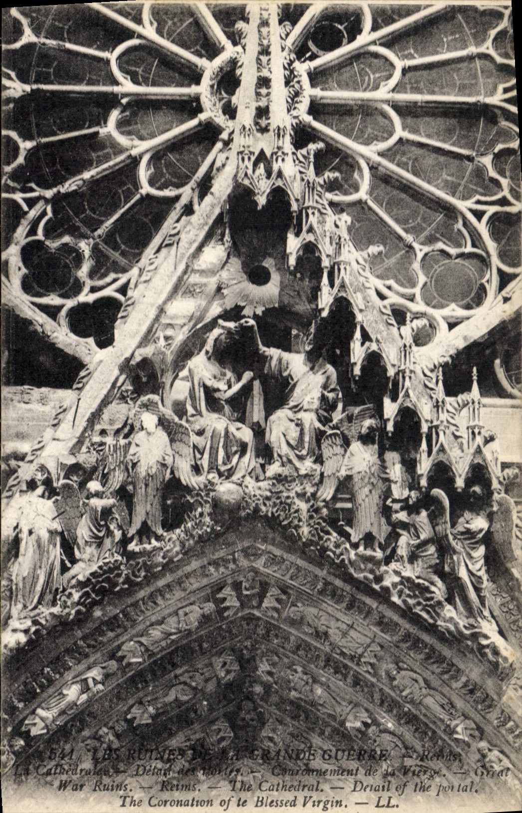 CPA Les Ruines de la Grande Guerre Reims La Cathedrale 