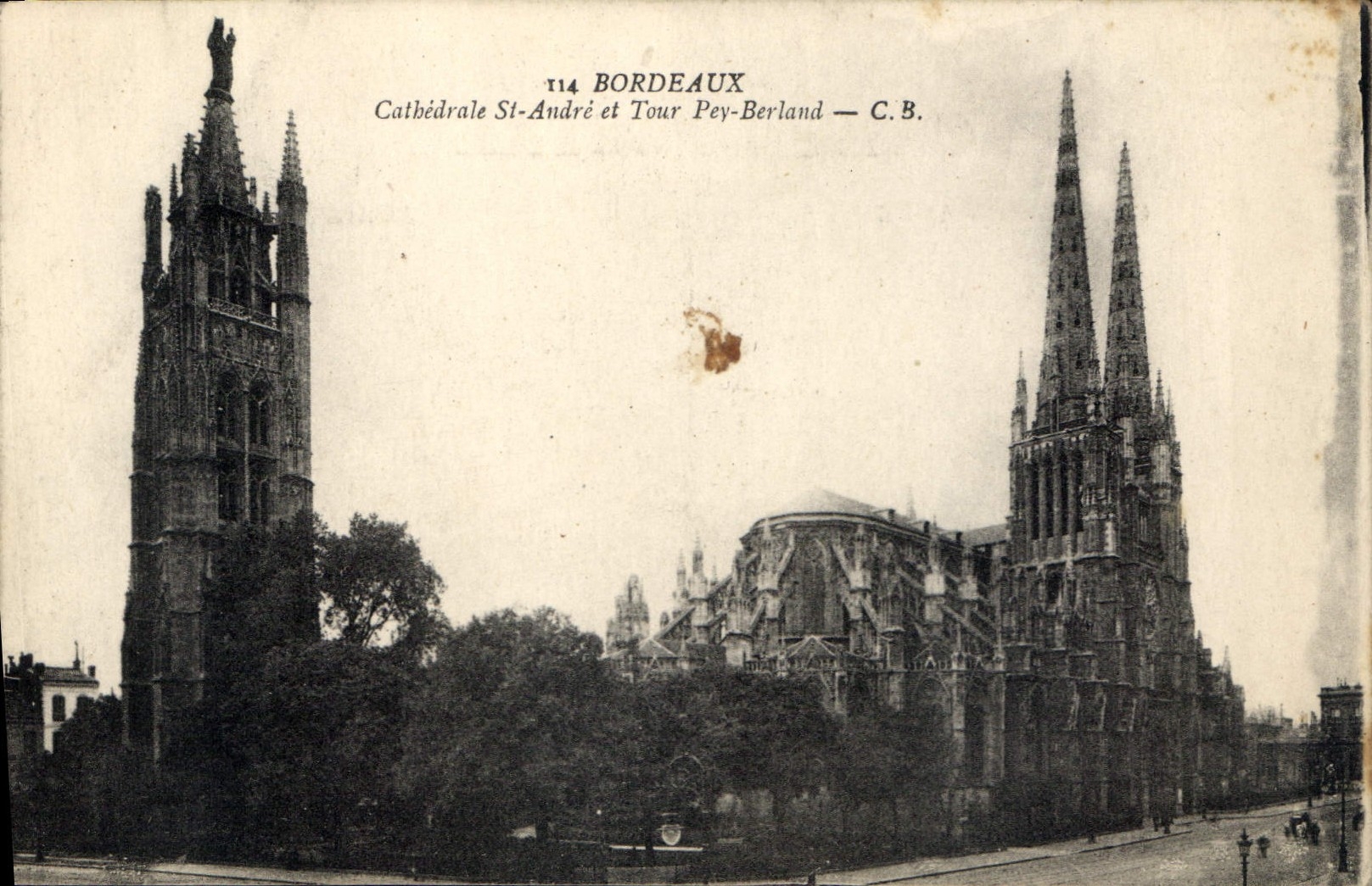 CPA Bordeaux Cathedrale St Andre et Tour Pey Berland 