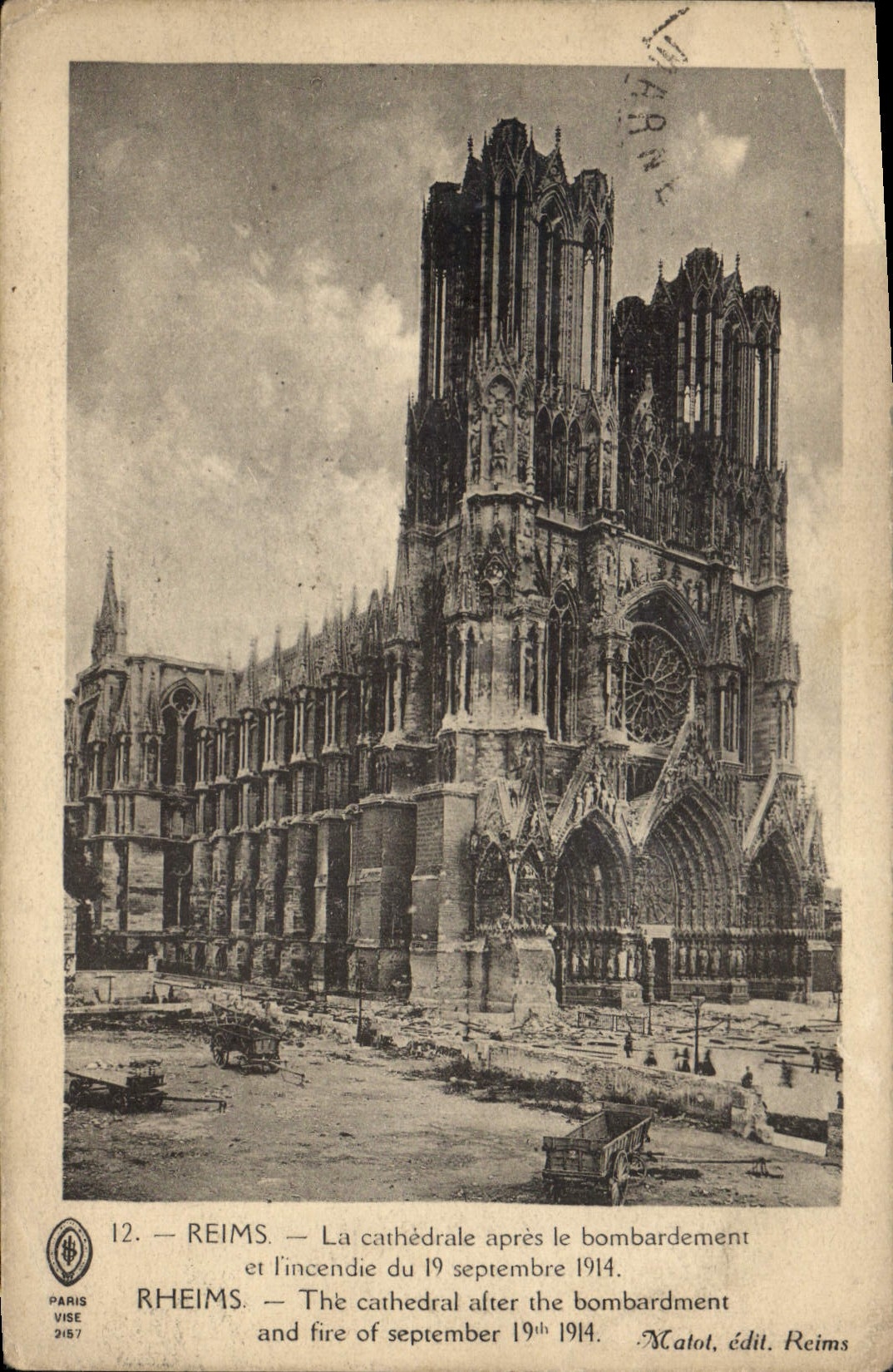 CPA Reims La cathedrale apres le bombardement et l'incendie du 19 septembre 1914 