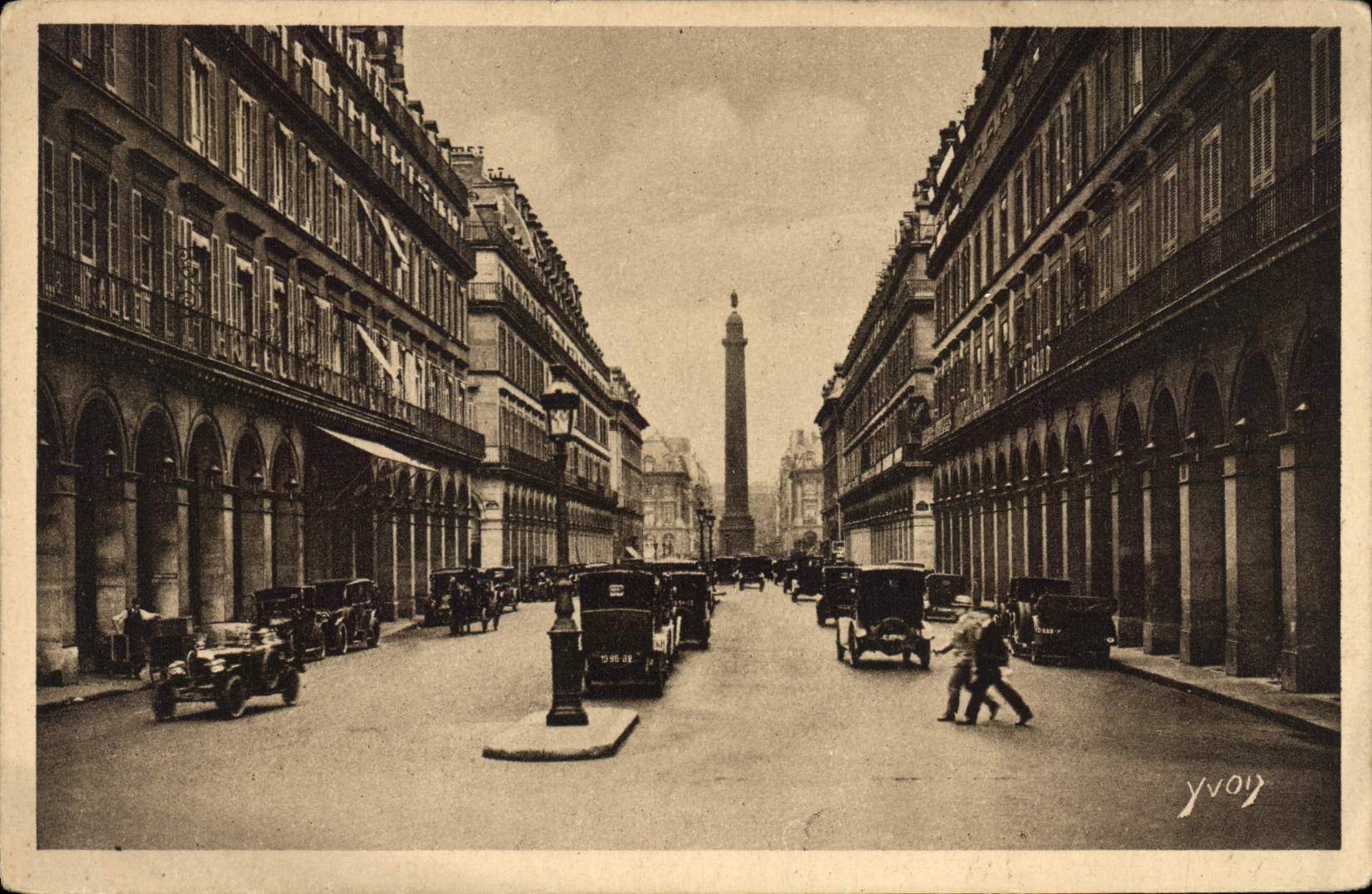 CPA Paris en Flanant Rue de Castiglione 