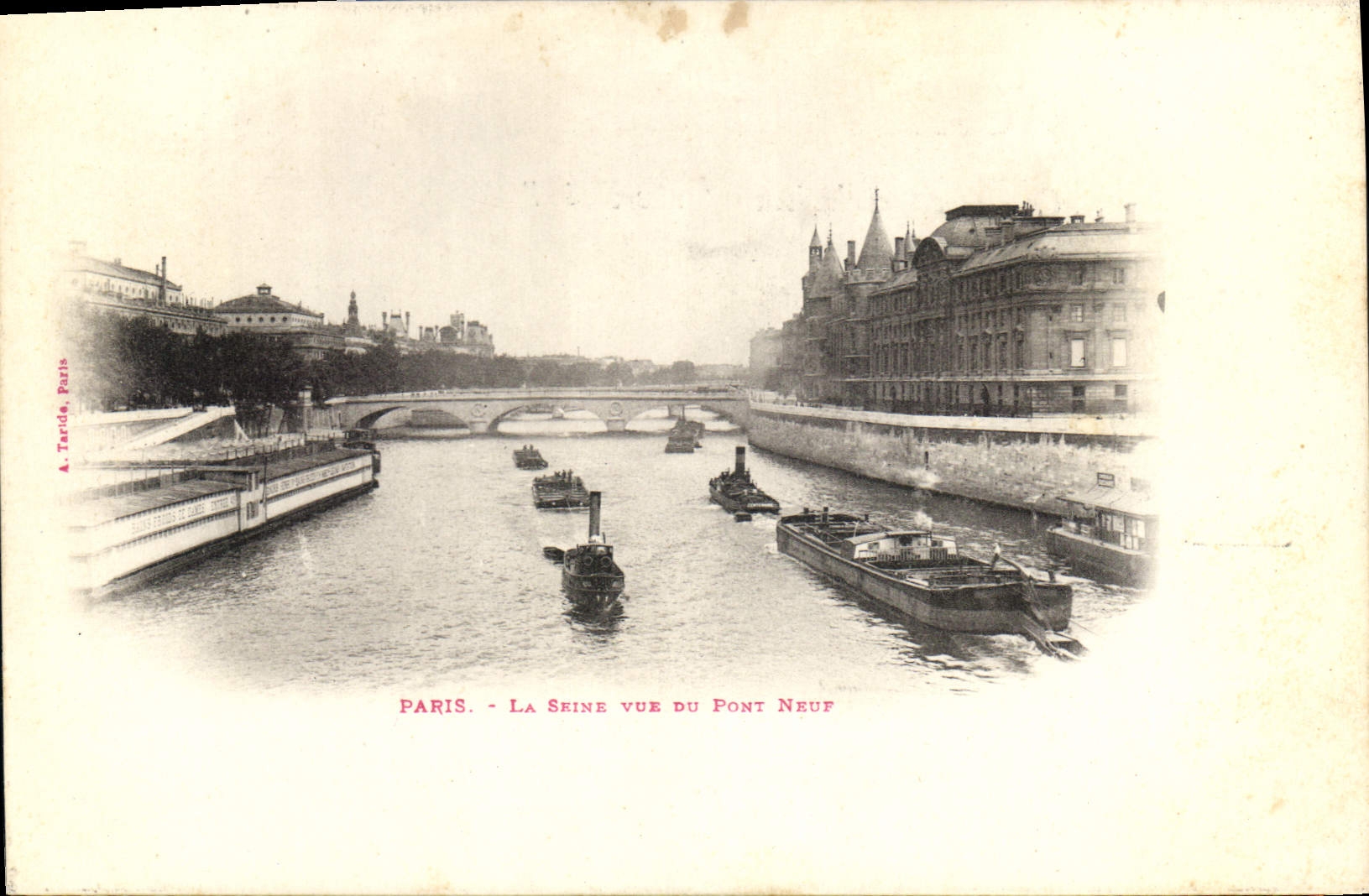 CPA Paris la Seine vue du Pont Neuf Bateau Peniche