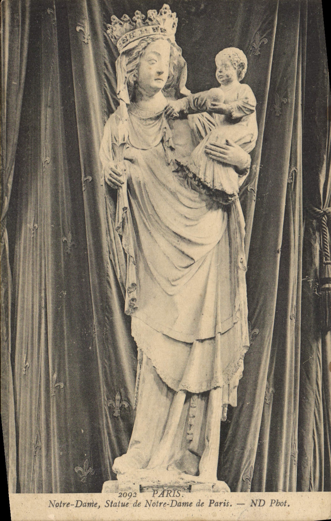 CPA Paris Notre Dame Statue de Notre Dame de Paris