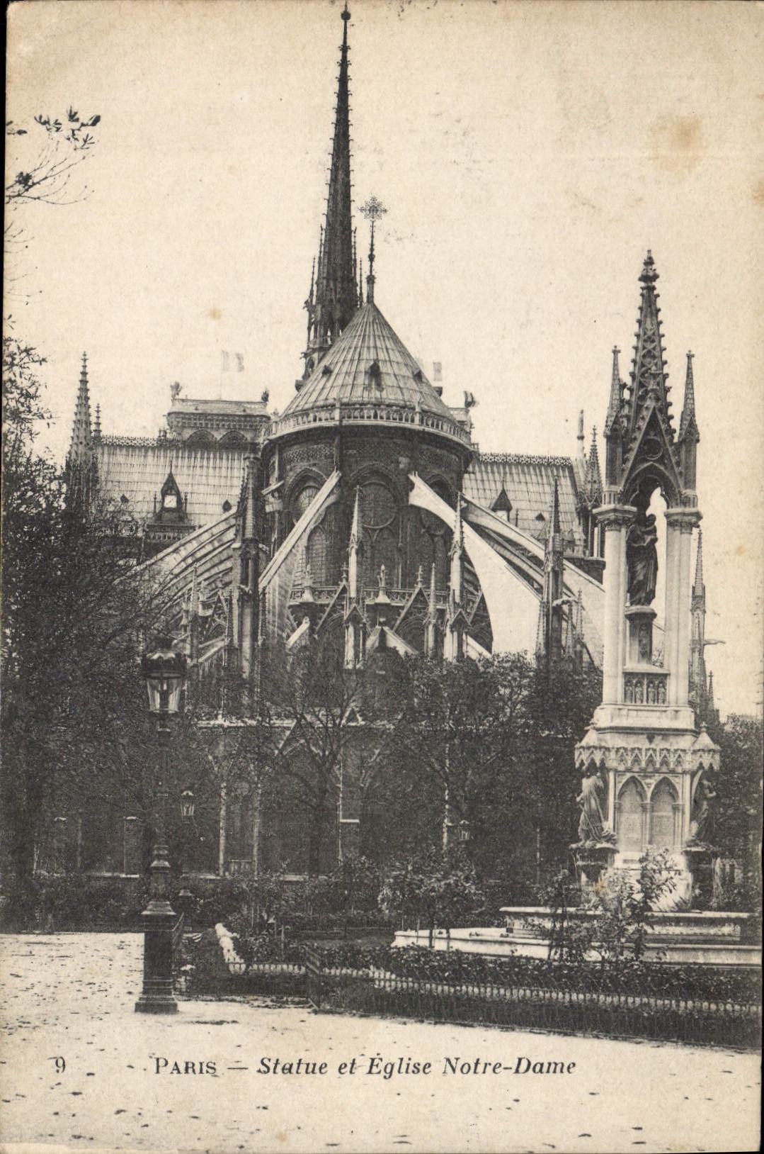 CPA Paris Statue et Eglise Notre Dame 