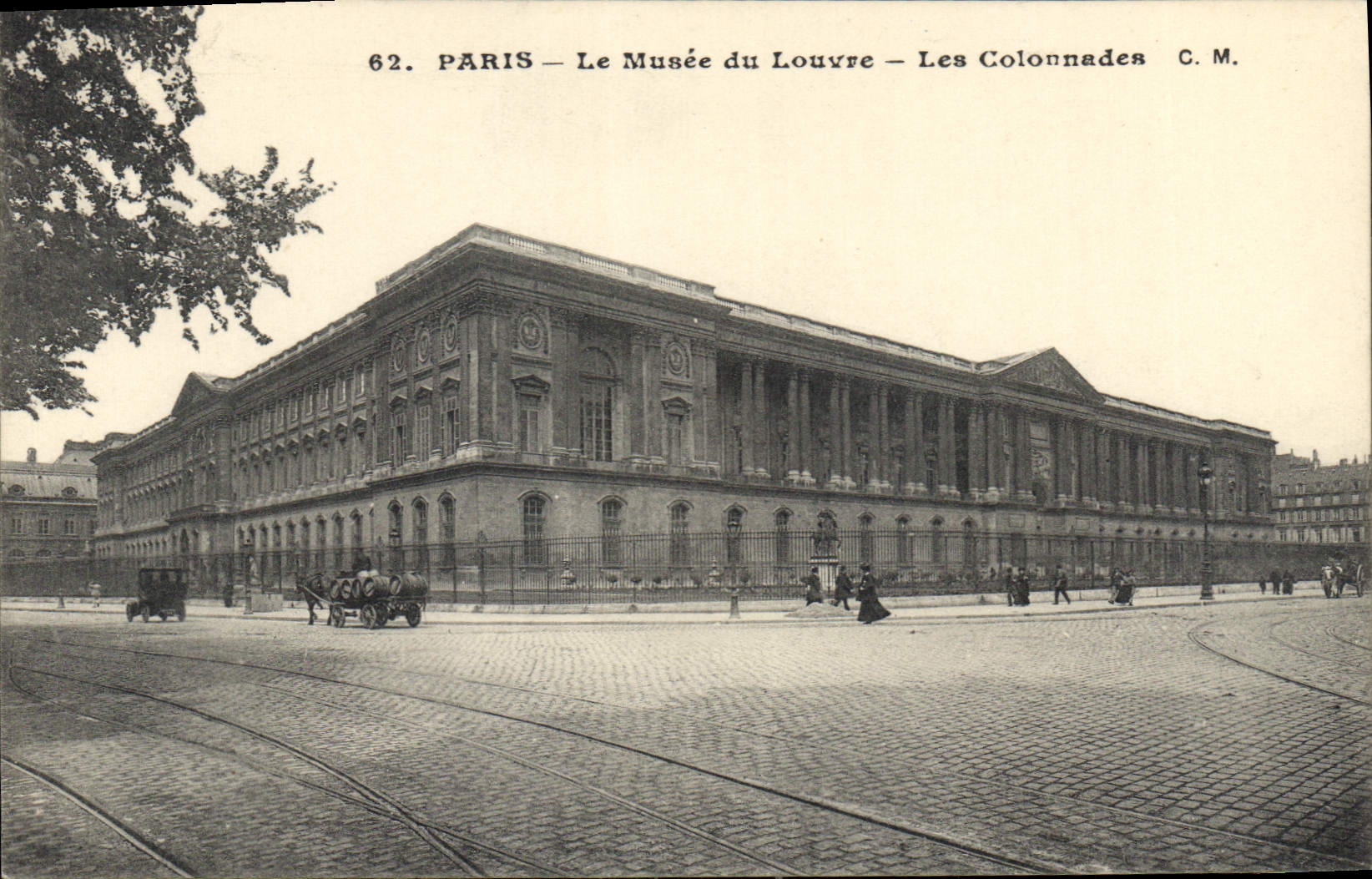 CPA Paris Le Musee du Louvre Les Colonnades