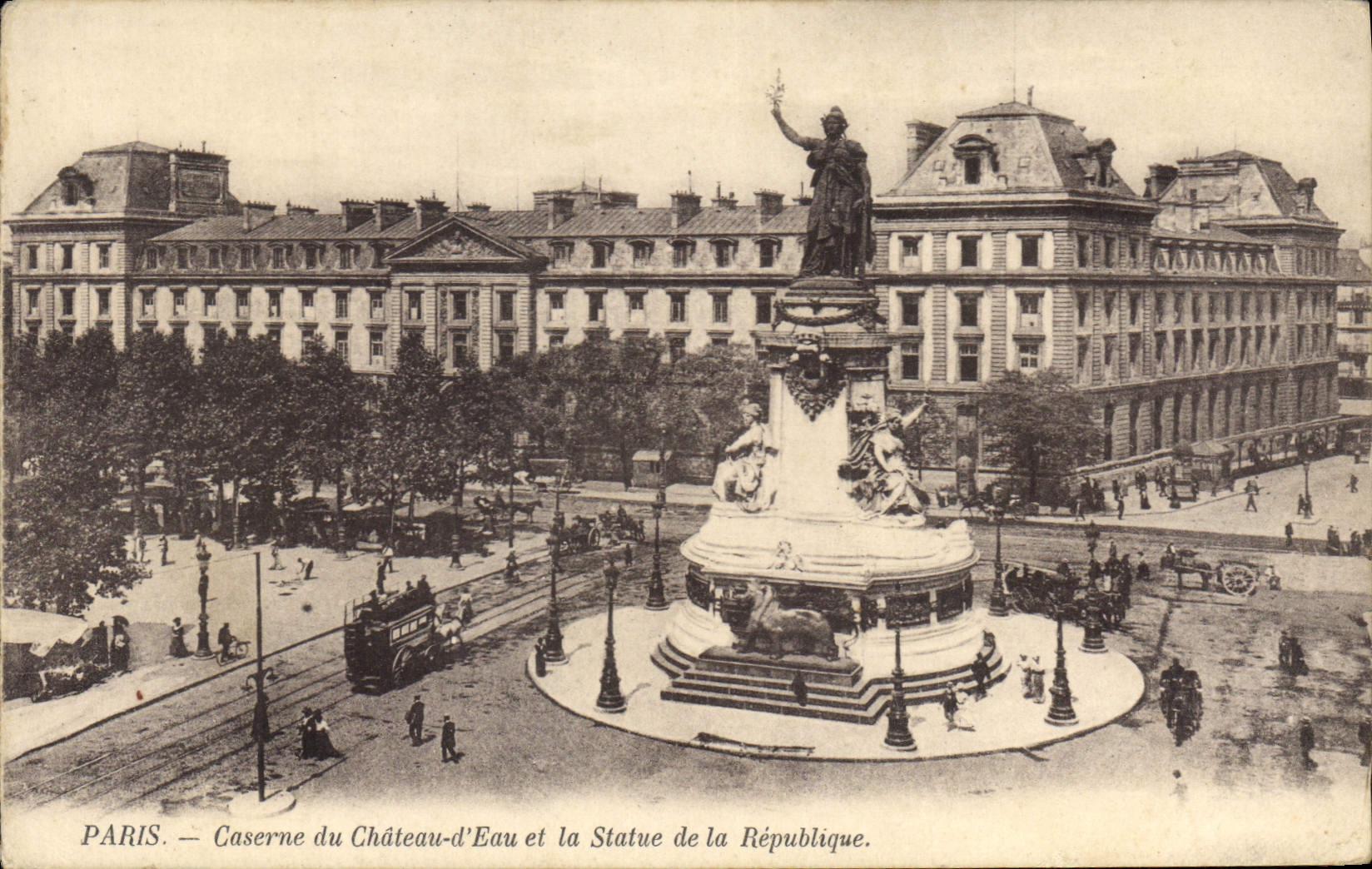 CPA Paris Caserne du Chateau d'Eau et la statue de la Republique