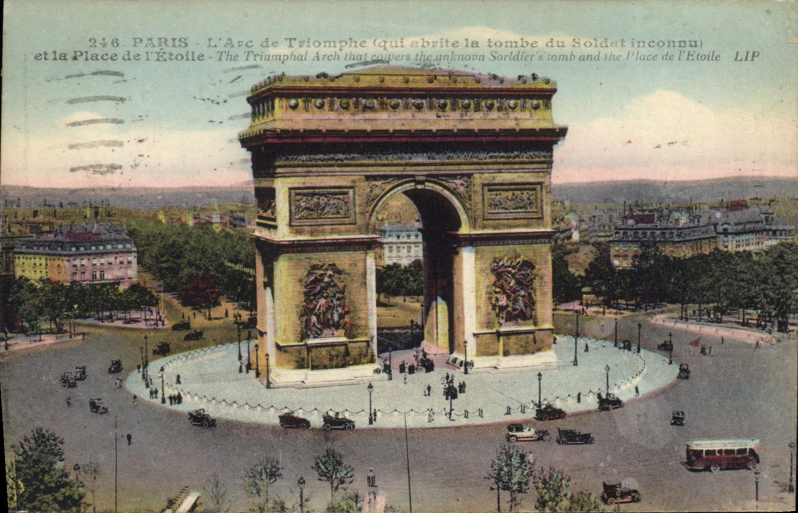 CPA Paris l'Arc de Triomphe qui abrite la Tombe du Soldat inconnu et la place du l'Etoile 