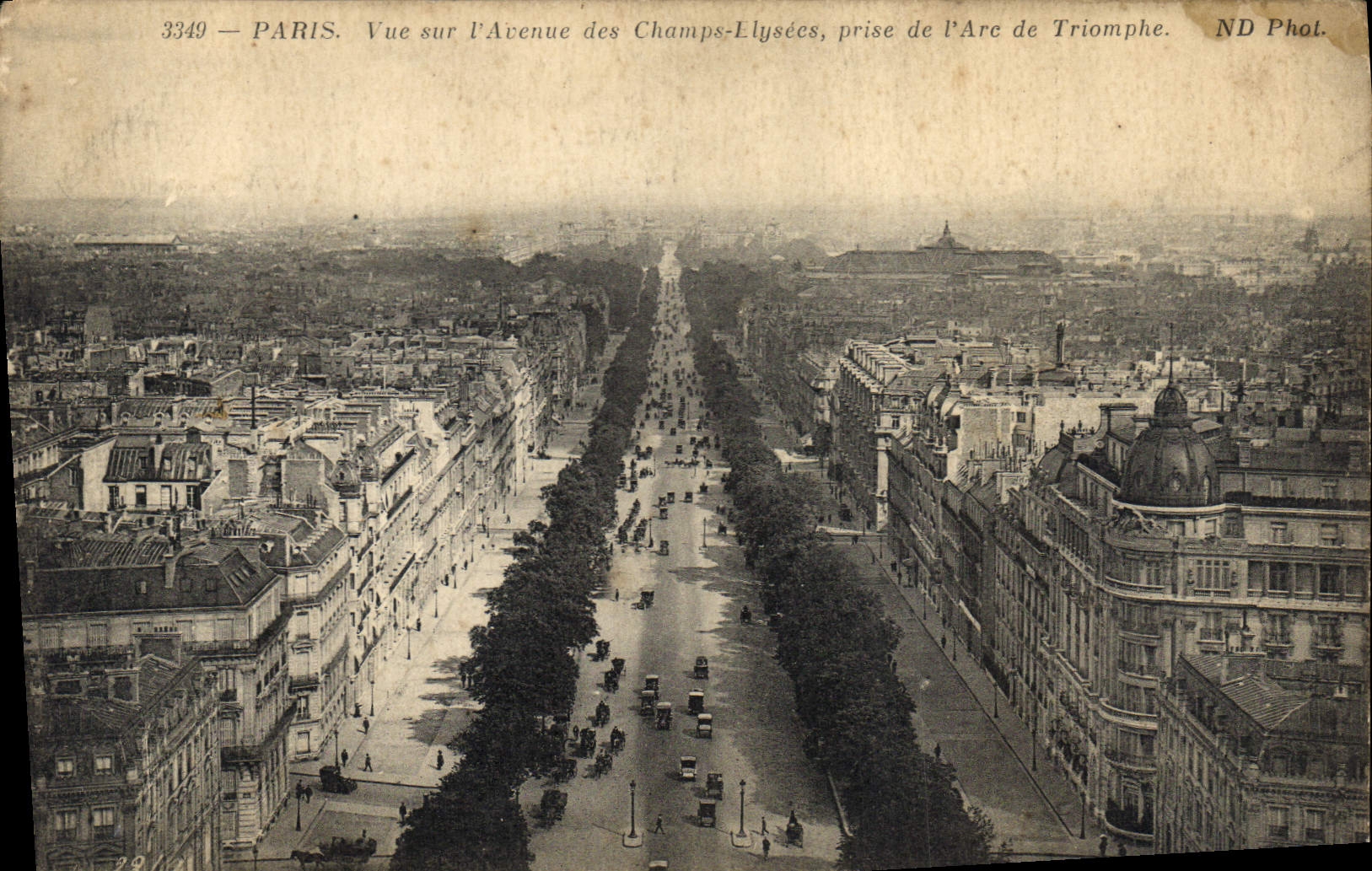 CPA Paris Vue sur l'Avenue des Champs Elysees prise de l'Arc de Triomphe 