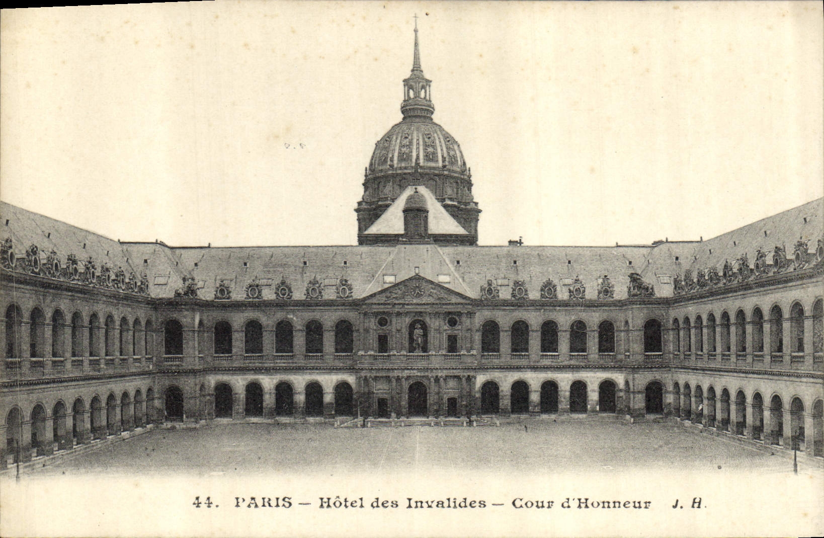 CPA Paris Hotel des Invalides Cour d'Honneur 