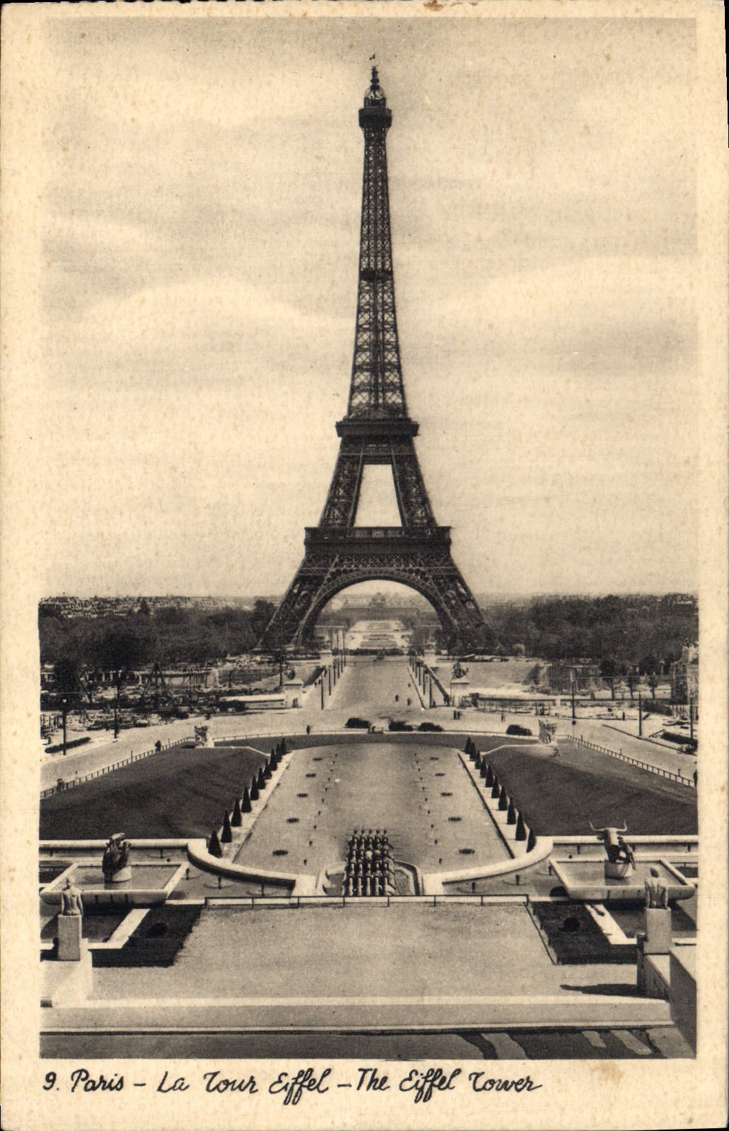 CPA Paris La Tour Eiffel 