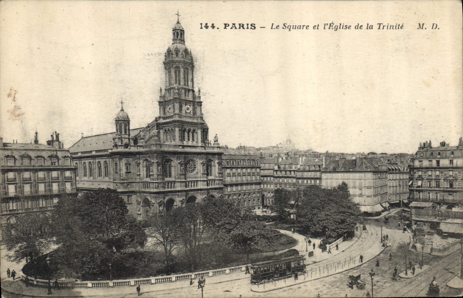 CPA Paris Le Square et l'Eglise de la Trinite