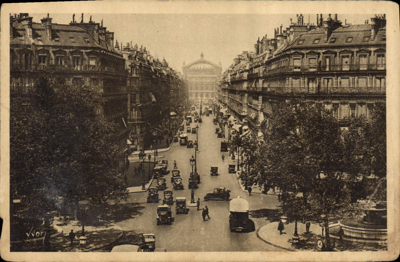 CPA Paris en flanant Avenue de l'Opera 