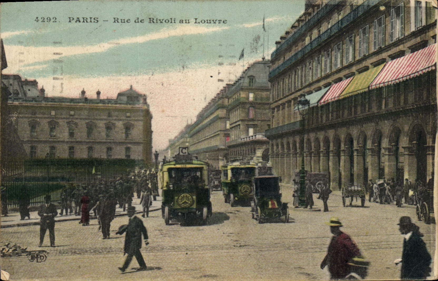 CPA Paris Rue de Rivoli au Louvre 