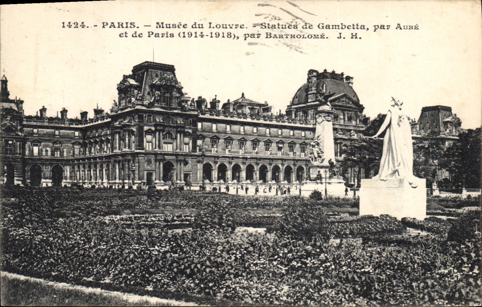 CPA Paris Musee du Louvre Statue de Gambetta par Aube et de Paris 1914 1918 par Bartholome