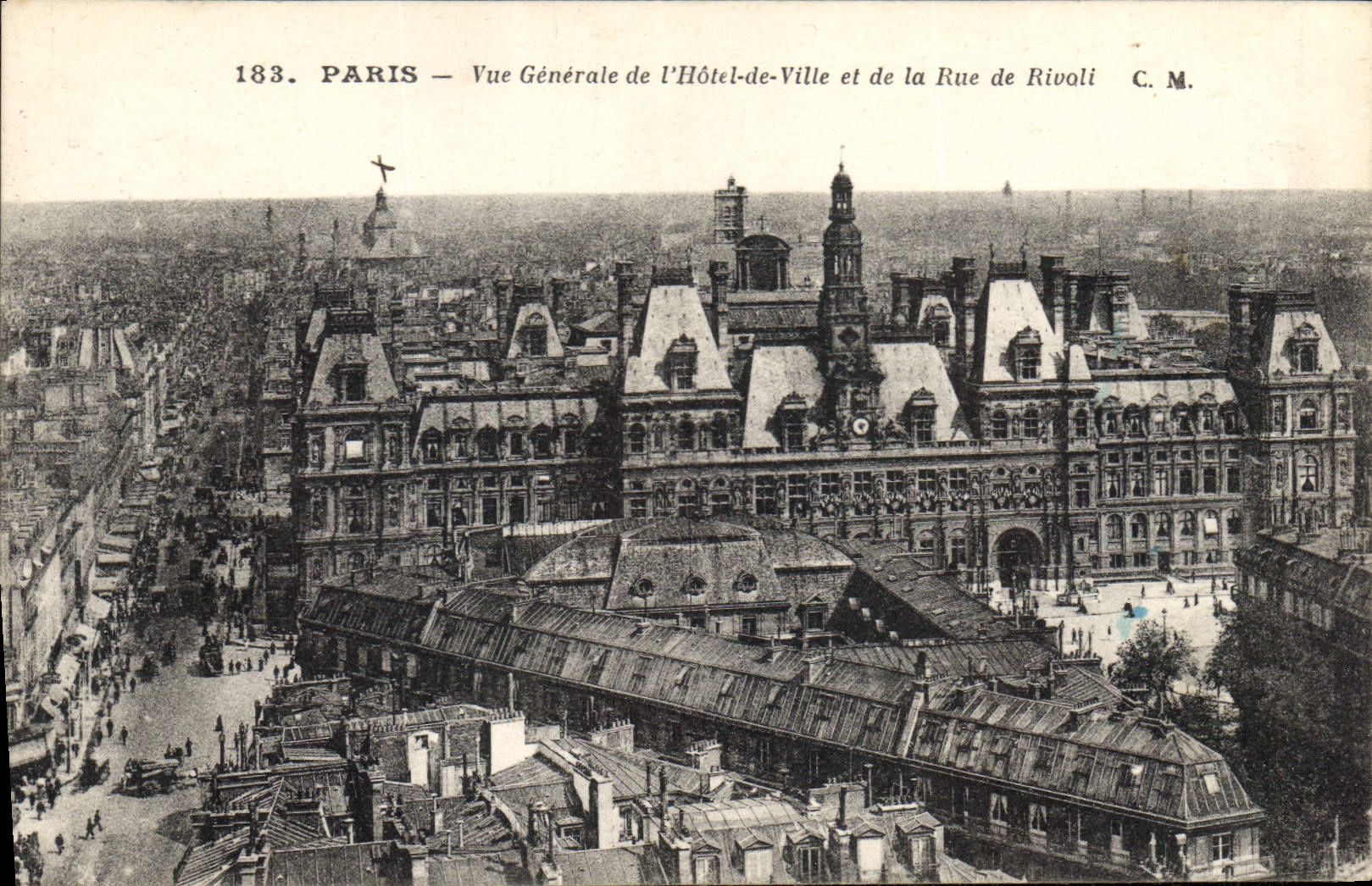 CPA Paris Vue generale de l'Hotel de Ville et de la Rue de Pivoli 